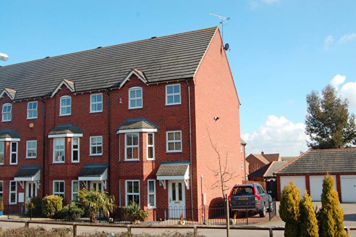 3 Bedroom Town House To Rent In Rowallen Way, Daventry, Northamptonshire, NN11