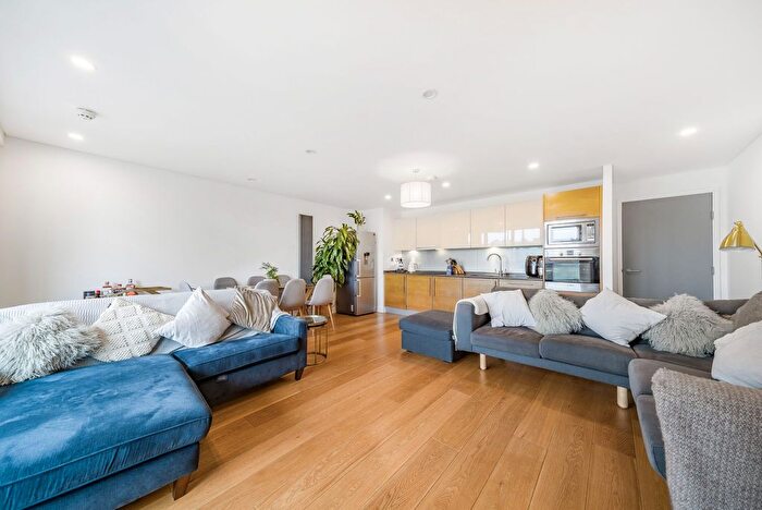 2 Bedroom Flat To Rent In Bermondsey Square, London, SE1