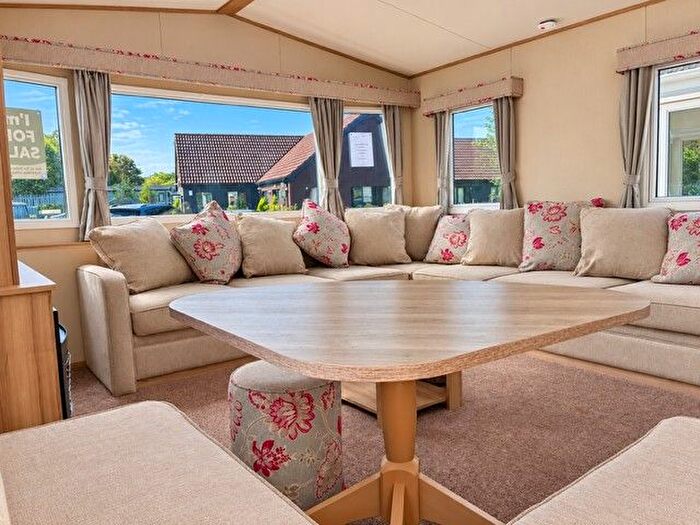 3 Bedroom Park Home For Sale In Carlton, Saxmundham, IP17