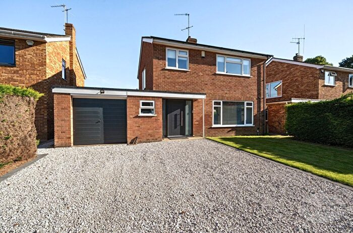 3 Bedroom Detached House For Sale In Birnam Close, Ripley, Woking, Surrey, GU23