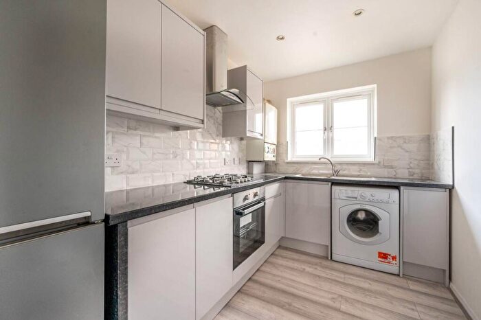 2 Bedroom Flat To Rent In Chobham Road, Maryland, London, E15