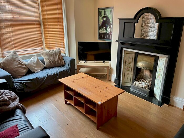 5 Bedroom Maisonette To Rent In Newlands Road, Jesmond, Newcastle Upon Tyne, NE2