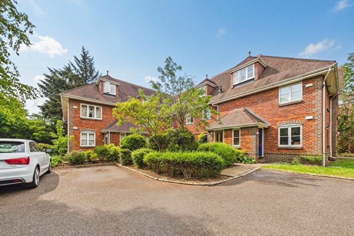 2 Bedroom Flat To Rent In Old Forest Road, Winnersh, Wokingham, Berkshire, RG41