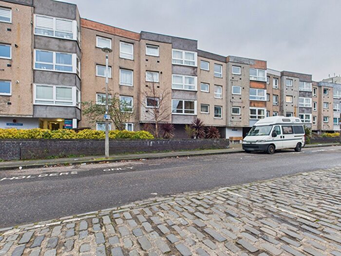 2 Bedroom Flat To Rent In Giles Street, Leith, Edinburgh, EH6