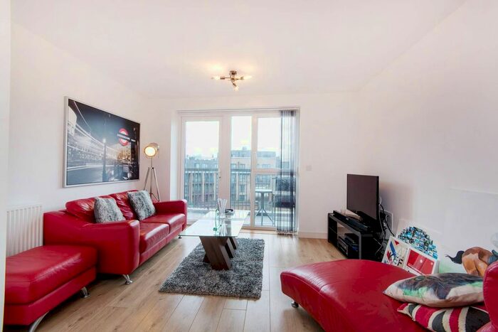 1 Bedroom Flat To Rent In Whitestone Way, Waddon, Croydon, CR0