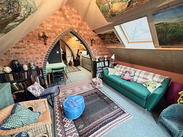 1 Bedroom Flat To Rent In Yelvertoft Road, Elkington, NN6