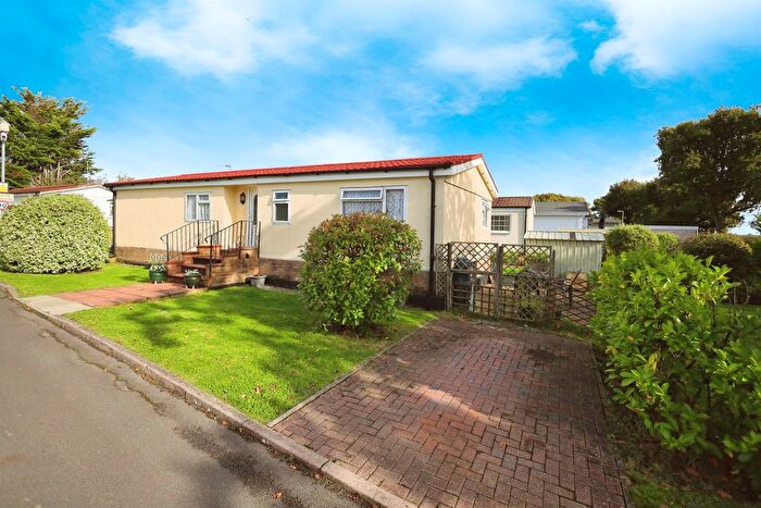 2 Bedroom Mobile/park Home For Sale In Lion House Park, Mill Road, Hailsham, BN27