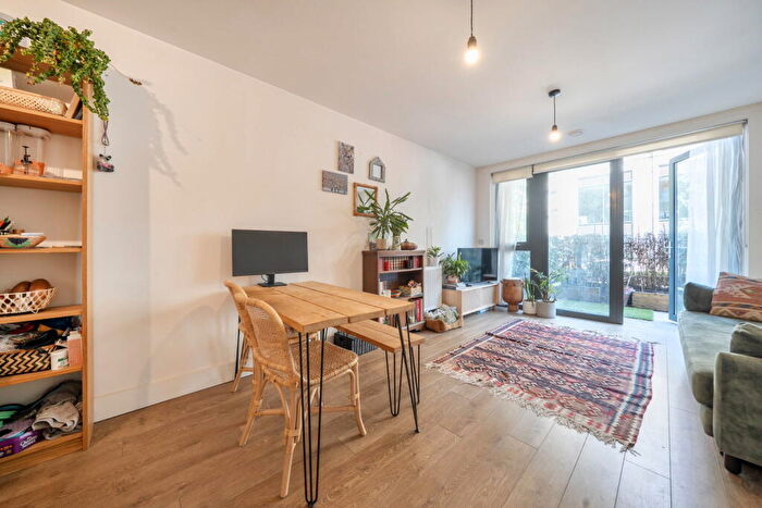 1 Bedroom Flat For Sale In Harford Street, London, E1