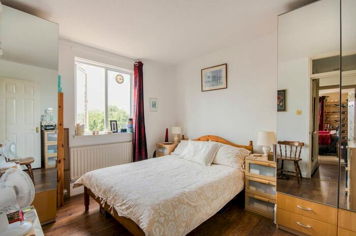 1 Bedroom Flat To Rent In Murray Road, South Ealing, London, W5