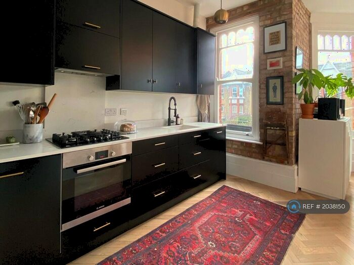 2 Bedroom Flat To Rent In First Floor, London, N8
