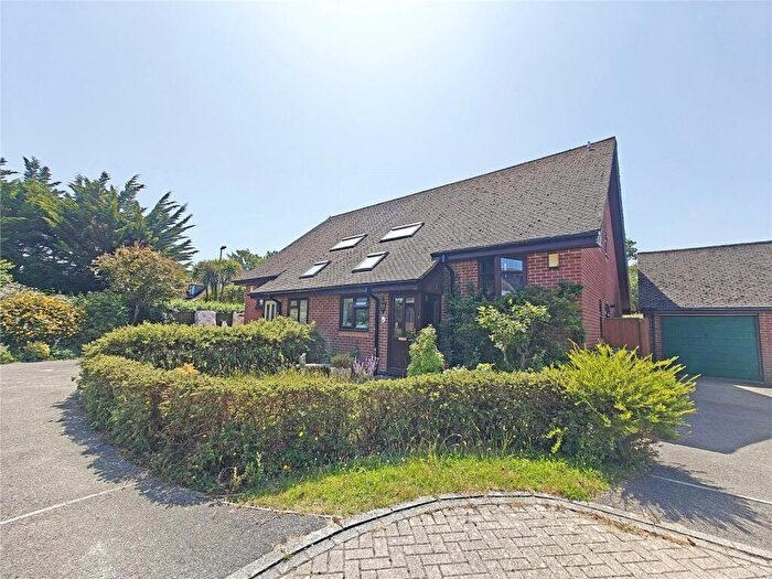 3 Bedroom Semi-Detached House For Sale In Charnock Close, Hordle, Lymington, SO41