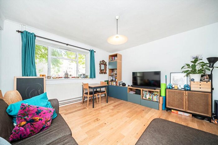 2 Bedroom Flat For Sale In Lindley Street, London, E1