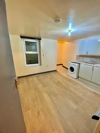 2 Bedroom Flat To Rent In Ladypool Road, Birmingham, B12
