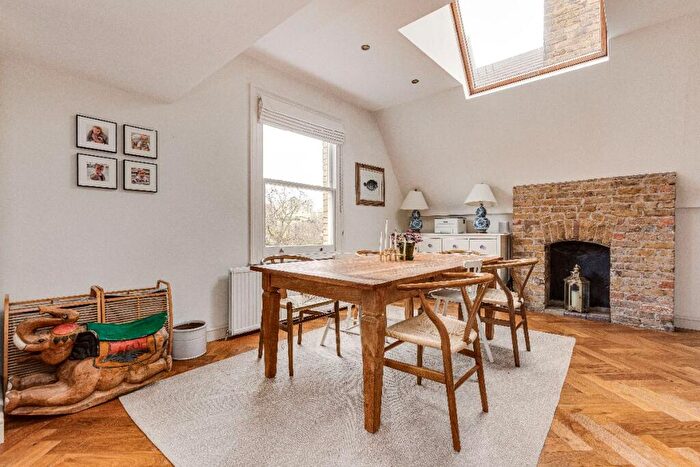 3 Bedroom Flat For Sale In Sheen Lane, SW14
