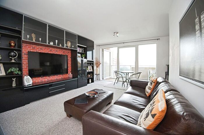 2 Bedroom Flat For Sale In Heol Glan Rheidol, Cardiff, South Glamorgan, CF10