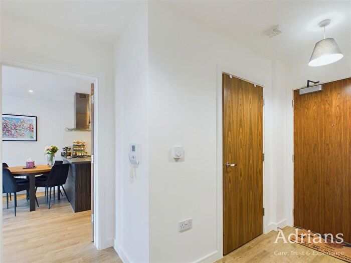2 Bedroom Flat For Sale In Dunn Side, Chelmsford, CM1