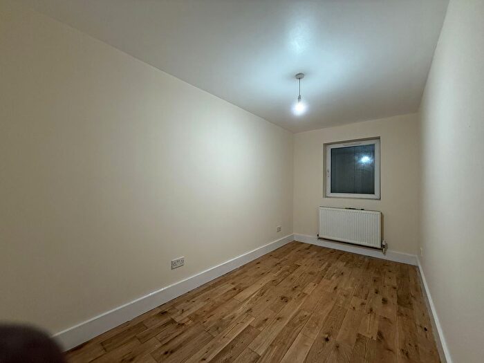 4 Bedroom Flat To Rent In Old Kent Road, London, SE1