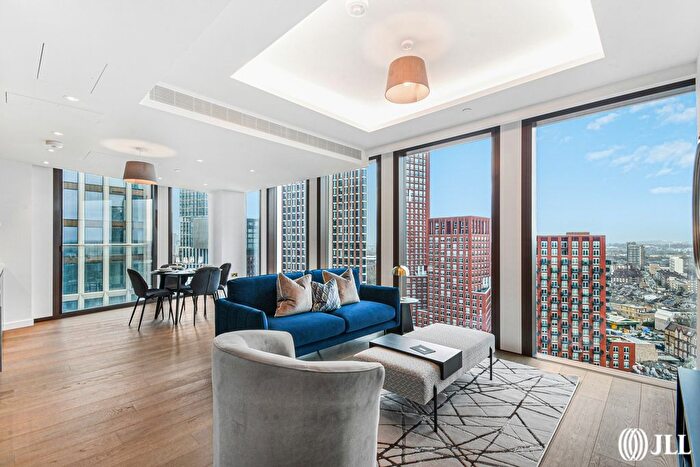 2 Bedroom Flat To Rent In Carnation Way, London, SW8