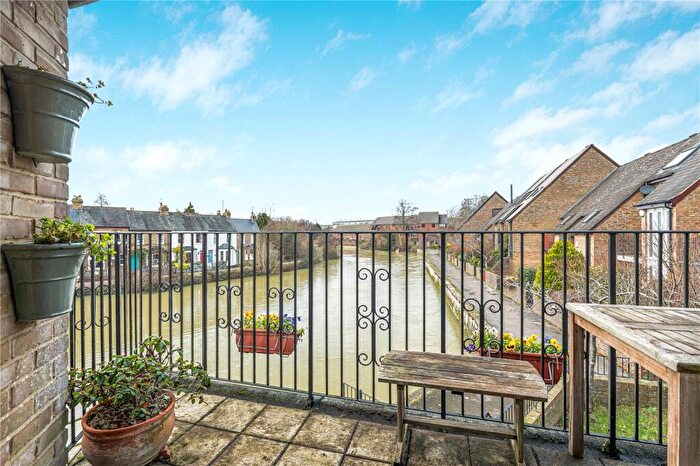 2 Bedroom Apartment For Sale In Shirelake Close, Central Oxford, OX1