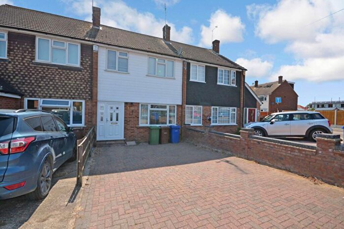 3 Bedroom Terraced House For Sale In Larkswood Road, Corringham, SS17