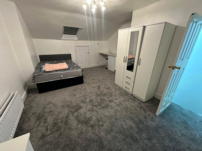 2 Bedroom Flat To Rent In Bristol Road, Birmingham, B29