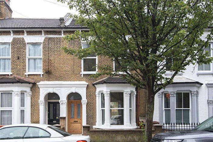 4 Bedroom Terraced House To Rent In Glenarm Road, Hackney, London, E5