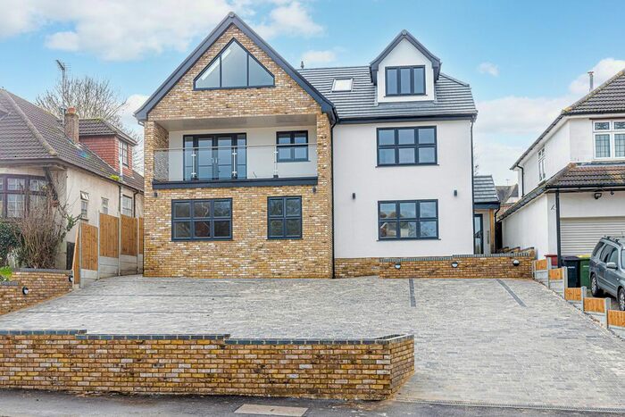 2 Bedroom Flat To Rent In Crown Hill, Rayleigh, SS6