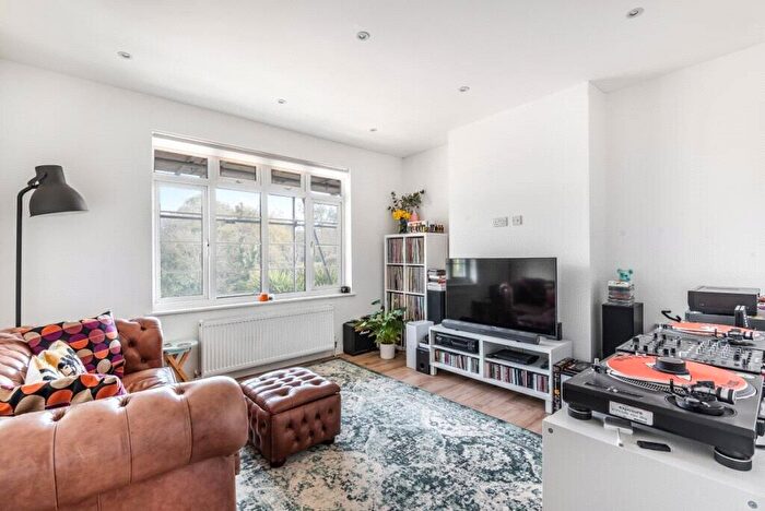 2 Bedroom Apartment To Rent In Risborough Close, Muswell Hill, London, N10