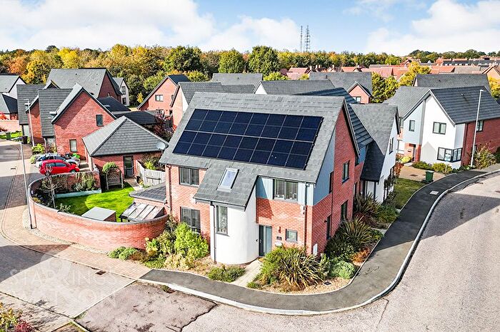 4 Bedroom Link Detached House For Sale In Picton Close, Poringland, Norwich, NR14