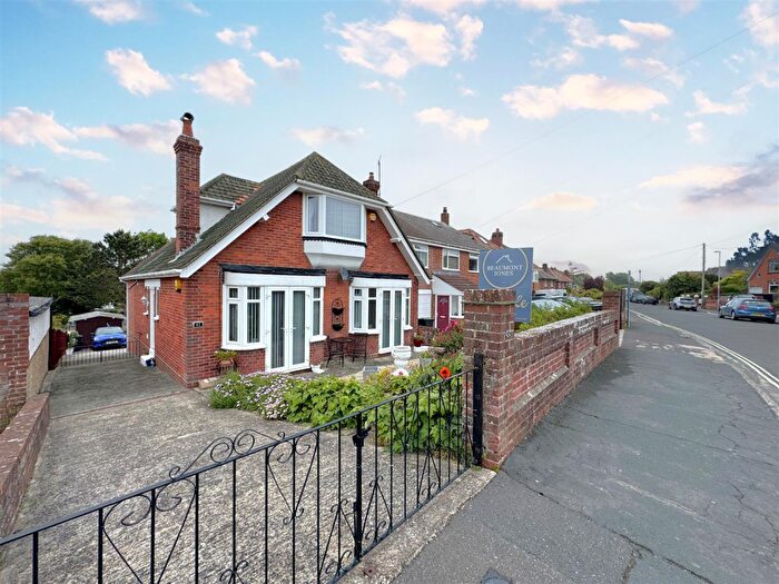 3 Bedroom Chalet For Sale In Coombe Avenue, Lodmoor, DT4