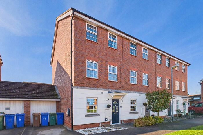 3 Bedroom End Of Terrace House For Sale In Calthwaite Drive, Brough, HU15