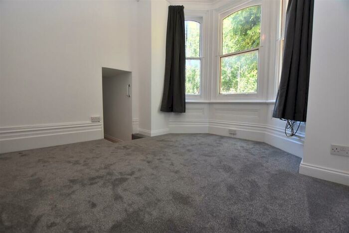 Studio To Rent In Downshire Square, Reading, RG1