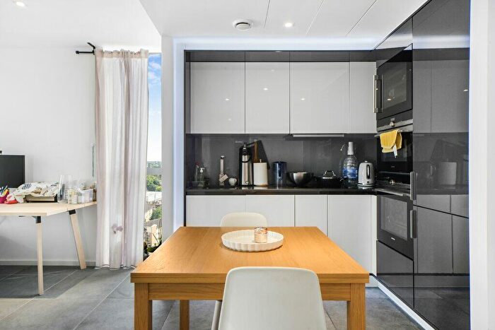 1 Bedroom Flat For Sale In Dollar Bay Place London, E14