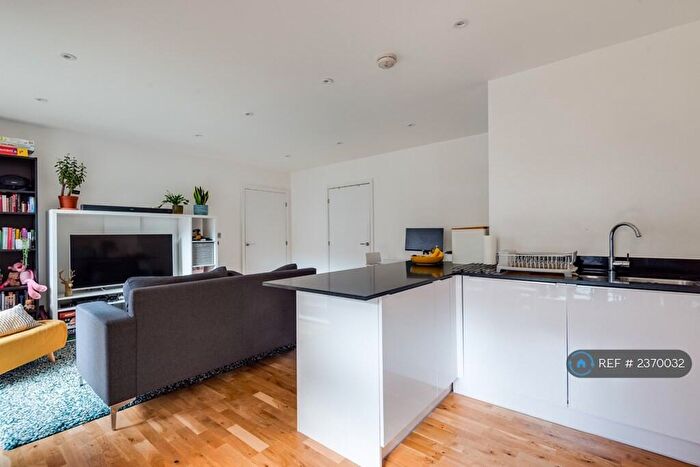 1 Bedroom Flat To Rent In Leven Road, London, E14