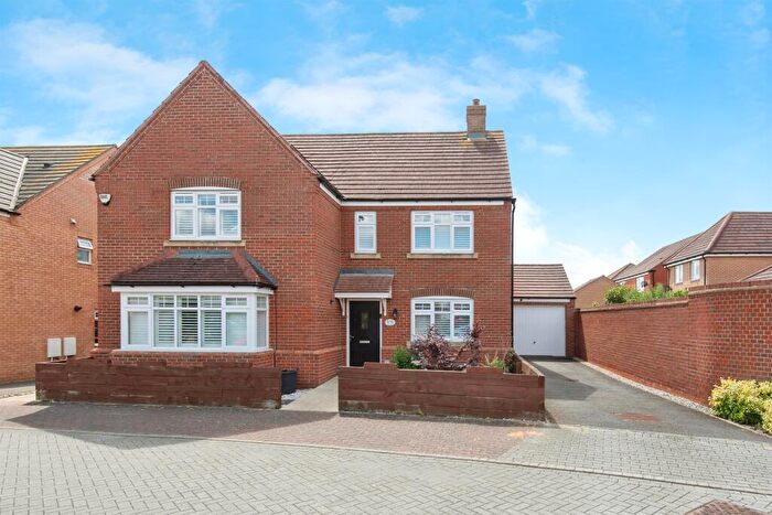 5 Bedroom Detached House For Sale In Woodpecker Mead, Lower Stondon, Henlow, SG16