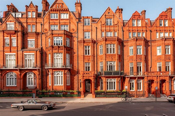 3 Bedroom Flat To Rent In Pont Street, Knightsbridge, SW1X