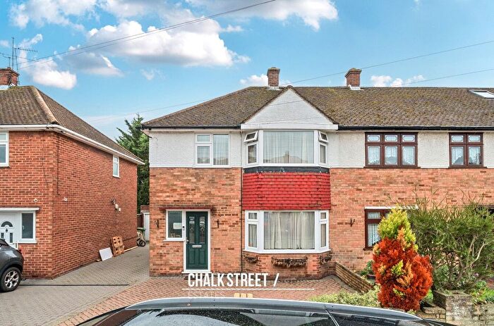 3 Bedroom End Terrace House For Sale In Heron Way, Upminster, RM14