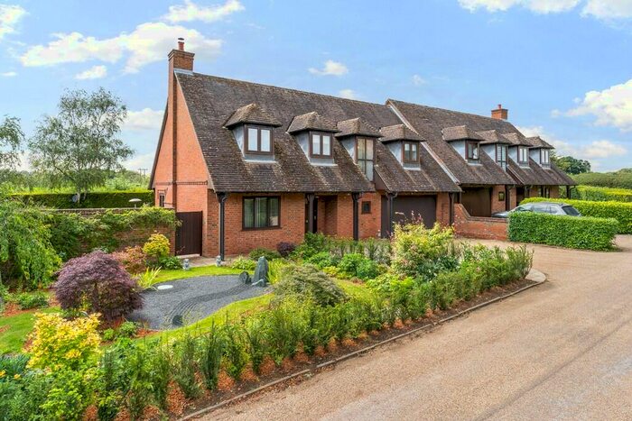 4 Bedroom Semi-Detached House For Sale In Astonbury Manor, Aston, SG2