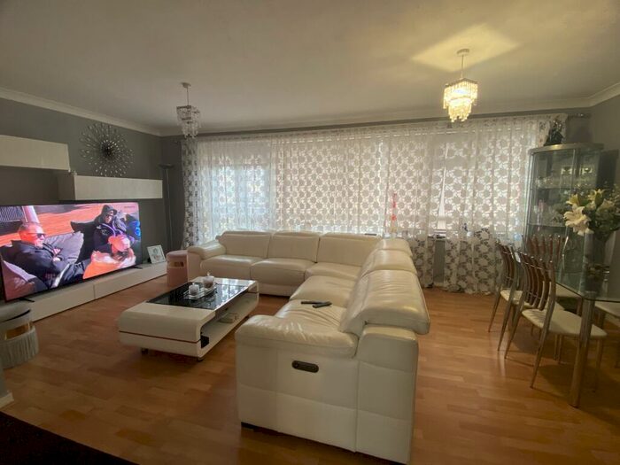 2 Bedroom House To Rent In Ashmead, Oakwood, N14