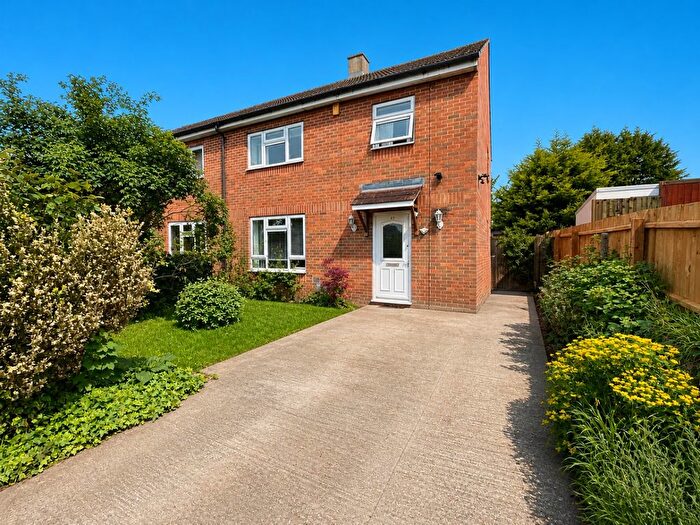 3 Bedroom Semi-Detached House For Sale In Farley Farm Road, Luton, Bedfordshire, LU1