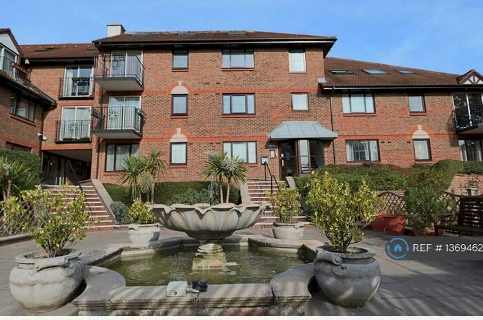 2 Bedroom Flat To Rent In French Apartments, Purley, CR8