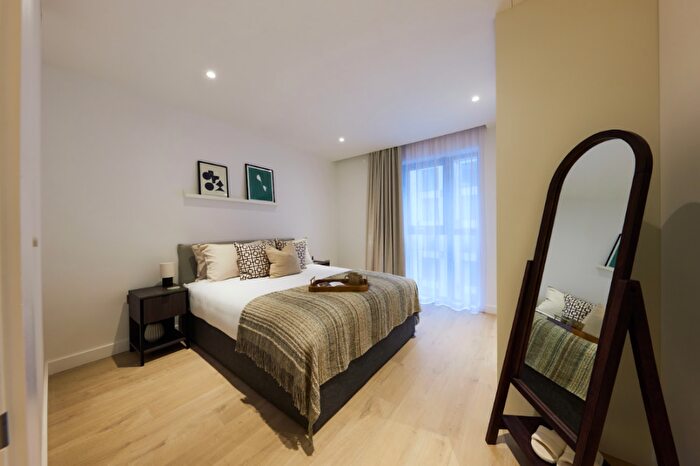 3 Bedroom Apartment To Rent In New Drum Street, Tower Hamlets, London, E1