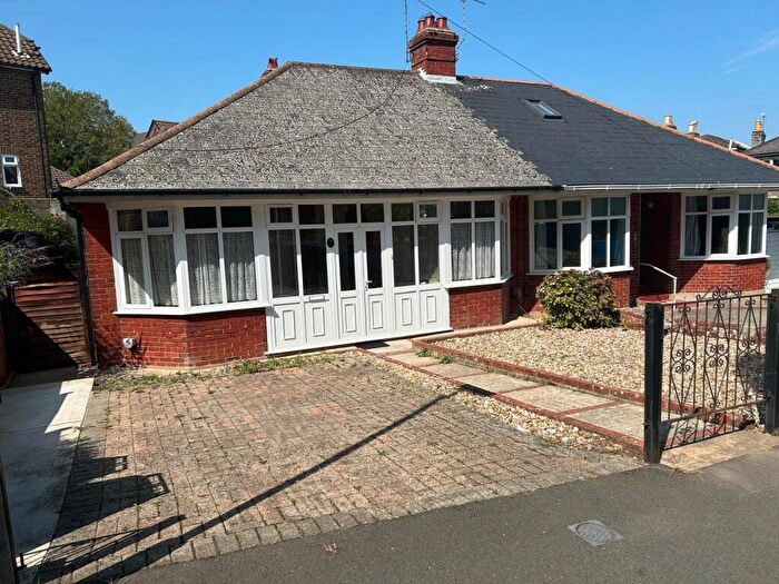 2 Bedroom Bungalow To Rent In Moorgreen Road, PO31