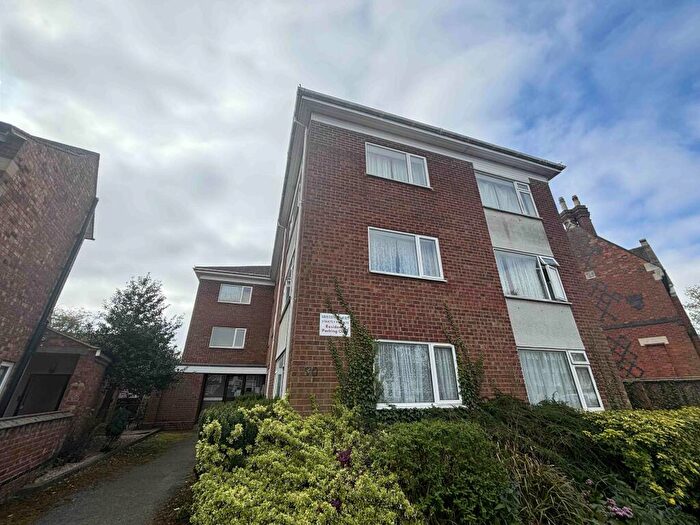 2 Bedroom Flat To Rent In Grosvenor Court, Rugby, CV21