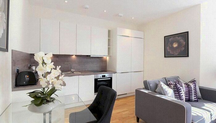 1 Bedroom Flat To Rent In Hamlet Gardens, London, W6