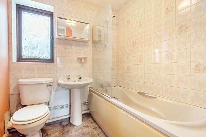 1 Bedroom Flat For Sale In Roman Way, Billingshurst, West Sussex, RH14