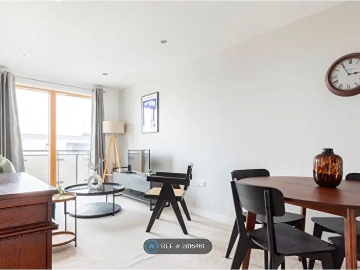 2 Bedroom Flat To Rent In Durnsford Road, Wimbledon, SW19