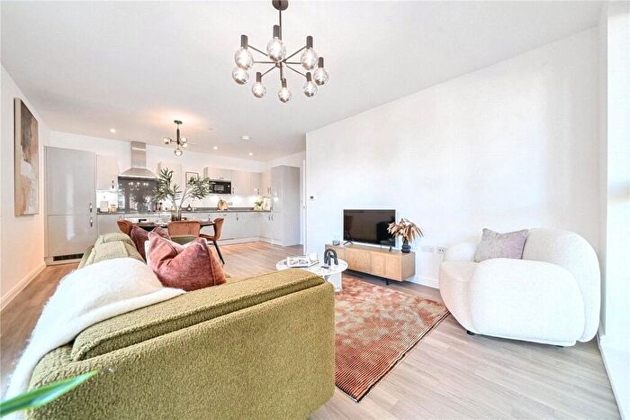 3 Bedroom Apartment For Sale In Hadlow Road, Sidcup, DA14