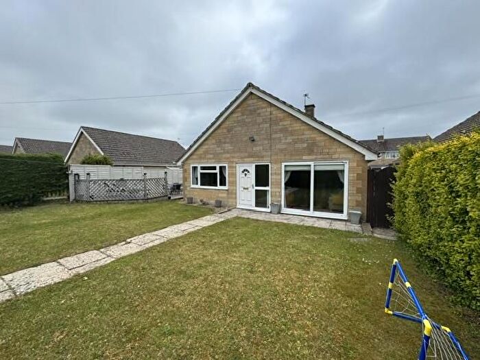 3 Bedroom Detached Bungalow For Sale In Aldsworth Close, Fairford, GL7