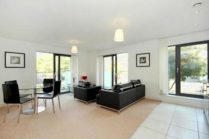 3 Bedroom Flat To Rent In Fairmont House, Canada Water, SE16